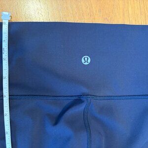 Lululemon Wunder Under Hi-Rise 1/2 Tight Size 4 Navy Style W6AIOS GUC